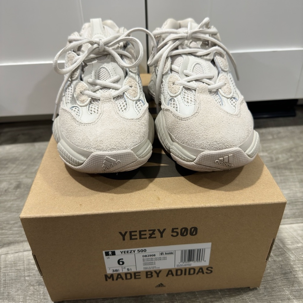 adidas Yeezy 500
Blush